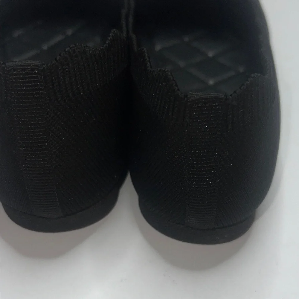 AEROSOLES Kids Black Textured Shoes size 1